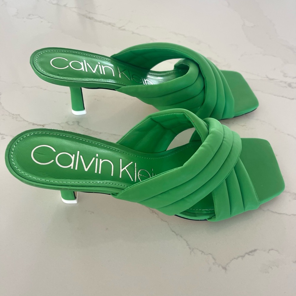 Excellent Condition Calvin Klein Sandal. Green. Size 9. - Picture 2 of 5